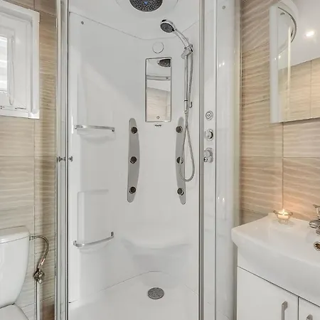 2 Bedroom In בית נופש *